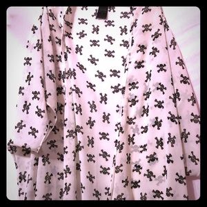 Black+white skull and crossbones, fringe shawl